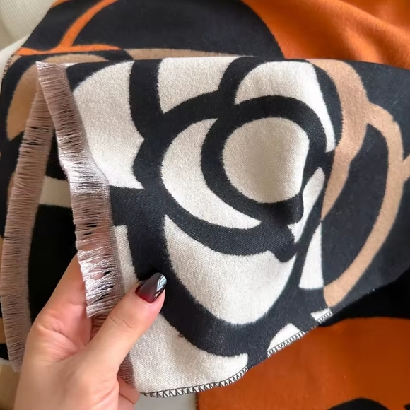 NEW Cashmere Blended Shawl/Scarf & Camellia Flower Bag Charm/Key Chain Set - Picture 9 of 14